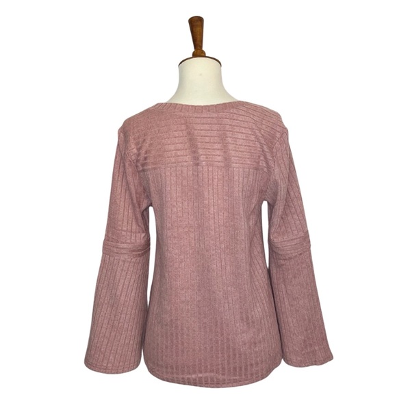 🦋 Blush Pink Three Quarter Sleeve Ribbed Tee with Flared Sleeves - Picture 12 of 15